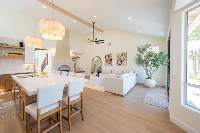 11475 Eastridge Pl, San Diego CA: https://media.crmls.org/mediaz/0f1ea96f-921e-4986-911d-9baeb70b7926.jpg