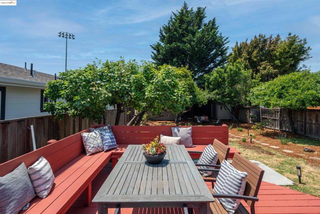 209 Behrens St, El Cerrito CA: https://media.crmls.org/mediaz/0f1ee096-e2eb-4e0c-ae6b-7fabe9b7fbac.jpg