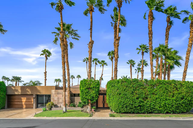 79200 Jack Rabbit Trail, La Quinta CA: https://media.crmls.org/mediaz/0f1f003d-7bec-4e0c-b42f-9183bca4441e.jpg