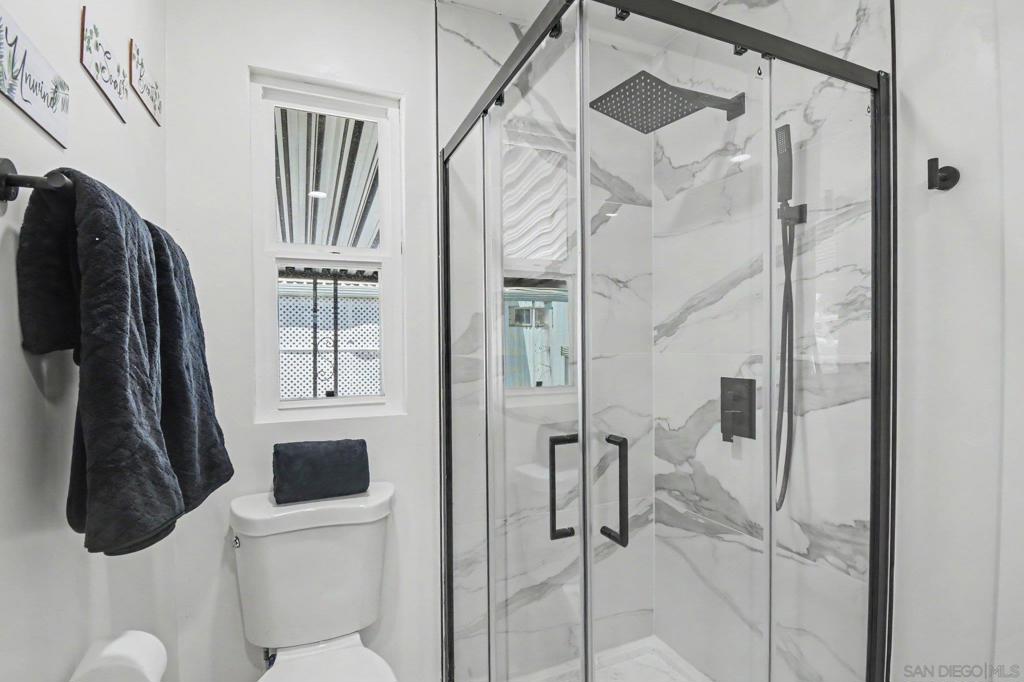 https://media.crmls.org/mediaz/0f1f3326-4fbb-4b0a-860b-4b75e0d1a9c3.jpg?preset=X-Large