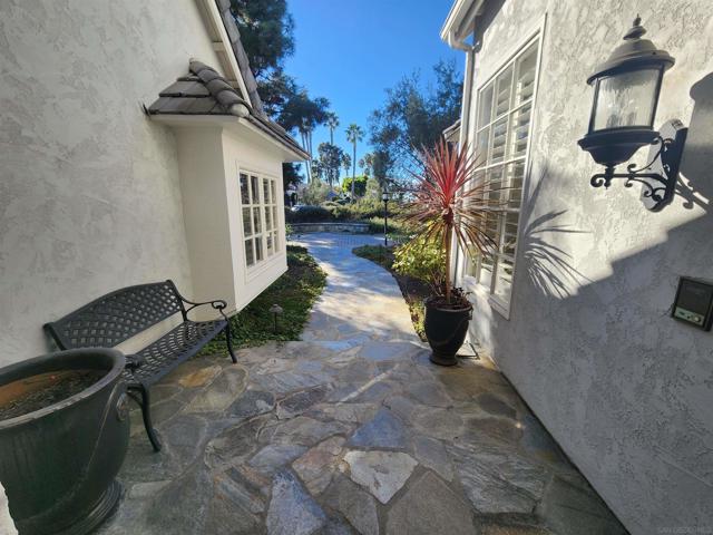 1402 Via Mil Cumbres, Solana Beach CA: https://media.crmls.org/mediaz/0f1f3ca1-159b-4049-82ec-2c75c4322e6c.jpg