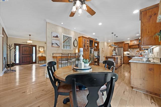6745 Alisal St, Pleasanton CA: https://media.crmls.org/mediaz/0f200652-337e-41f6-a150-c95e5da12d87.jpg