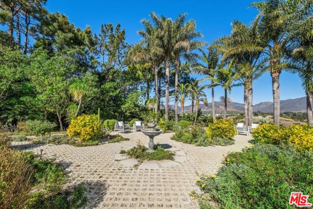 29417 Bluewater Road, Malibu CA: https://media.crmls.org/mediaz/0f21f8b5-1a0f-403e-b381-80a26152c83d.jpg