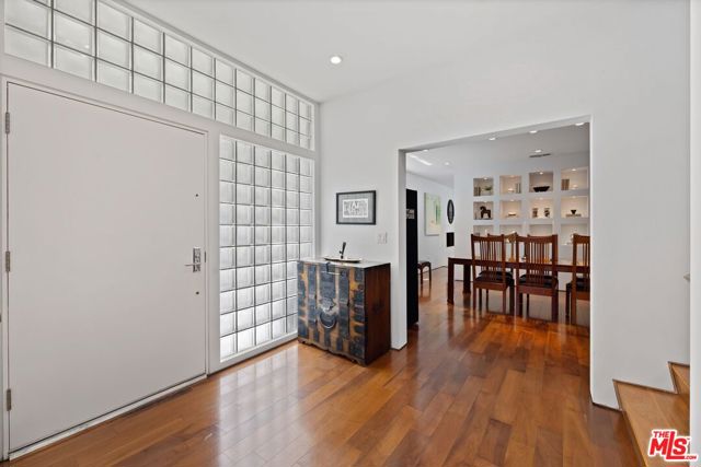 4255 Saint Clair Avenue, Studio City CA: https://media.crmls.org/mediaz/0f21f8c9-1977-4db4-b9e5-2a3d73fdd719.jpg