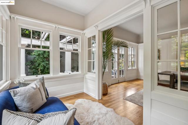 118 Hillside Ave, Piedmont CA: https://media.crmls.org/mediaz/0f221096-27bb-4811-9b1a-cebb81177b0d.jpg