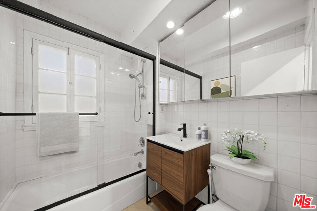 Image 9 of 23 For 109 Sycamore Avenue 202