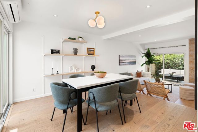28 Village, Santa Monica CA: https://media.crmls.org/mediaz/0f2319e2-e8fb-420a-84d9-60a36572c295.jpg
