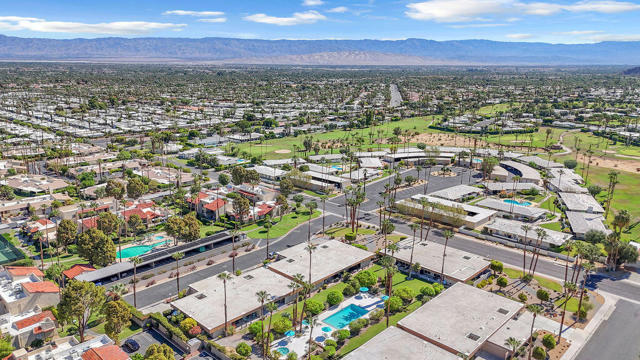 469 E Mariposa Drive, Palm Springs CA: https://media.crmls.org/mediaz/0f232fad-f90f-48c1-8fdb-9e5758c25d5a.jpg