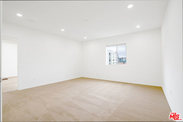 733 S Manhattan Place, Los Angeles CA: https://media.crmls.org/mediaz/0f2330b8-5860-4f9c-8bac-637c2014405c.jpg
