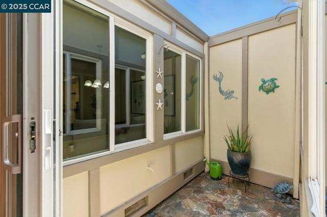 624 Doral Dr, Danville CA: https://media.crmls.org/mediaz/0f23324d-0e9c-496c-9fcd-df987897c472.jpg