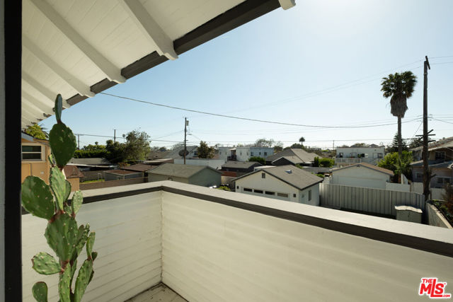 2907 Halldale Avenue, Los Angeles CA: https://media.crmls.org/mediaz/0f235bb0-e5e4-4686-bc9f-01e1c99d081f.jpg