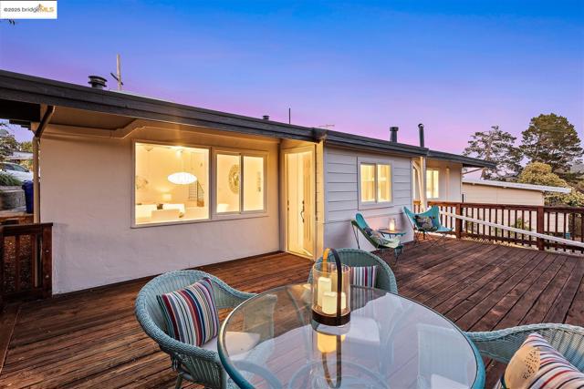 2871 Stephen Dr, Richmond CA: https://media.crmls.org/mediaz/0f23d690-623c-49bc-adc8-b9128fb5db36.jpg