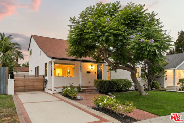 8005 Georgetown Avenue, Los Angeles CA: https://media.crmls.org/mediaz/0f2431b8-a4d5-45dd-87d2-b480675788cb.jpg