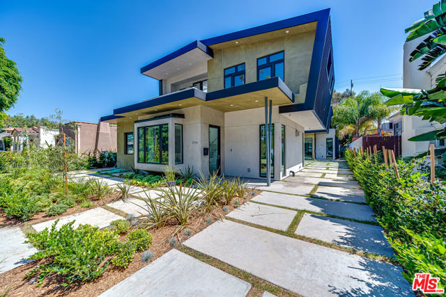 370 N San Vicente Boulevard, West Hollywood CA: https://media.crmls.org/mediaz/0f243447-d60c-45a1-bba0-eba0ba87d81d.jpg
