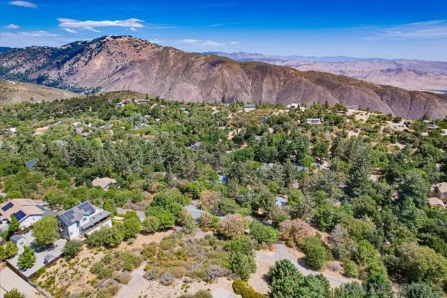 753 Ridgewood Dr, Julian CA: https://media.crmls.org/mediaz/0f248922-ade9-42c6-b3c5-74a0e959b573.jpg