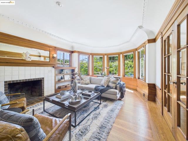 5920 Ivanhoe Rd, Oakland CA: https://media.crmls.org/mediaz/0f24e6e5-b3e2-4cee-954c-ed7c5c6c339a.jpg