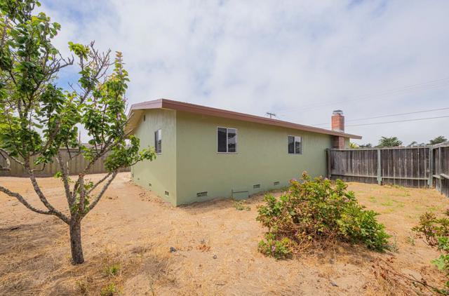 3114 Flower Circle, Marina CA: https://media.crmls.org/mediaz/0f24f375-3f65-4a72-b450-5a9f953f23d5.jpg