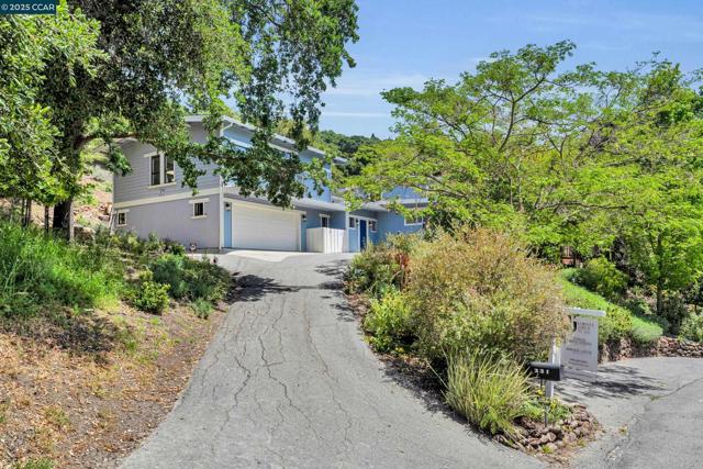 231 Orchard Rd, Orinda CA: https://media.crmls.org/mediaz/0f2500f5-b1aa-46cb-a507-5c8b7b15ae52.jpg