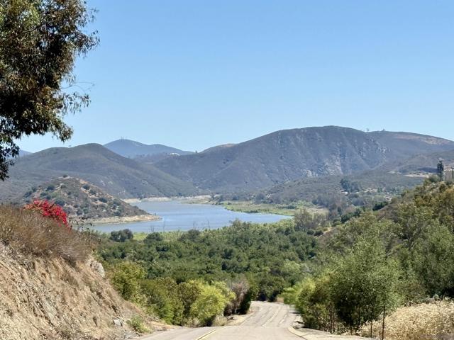 2237 Eucalyptus Ave, Escondido CA: https://media.crmls.org/mediaz/0f258090-e24e-40d2-b7c4-866d05cccd1a.jpg