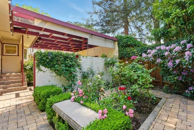 435 Edgewood Road, Redwood City CA: https://media.crmls.org/mediaz/0f25a541-b2ea-49eb-9952-853d7af68046.jpg