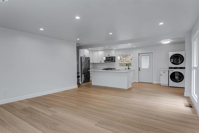 Image 9 of 35 For 158 Baxter St.