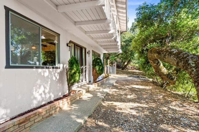 26025 Highland Way, Los Gatos CA: https://media.crmls.org/mediaz/0f25d852-391d-445e-be03-1d27d9776f47.jpg