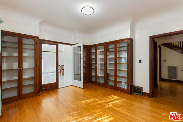 955 S Highland Avenue, Los Angeles CA: https://media.crmls.org/mediaz/0f2603c7-7adc-4aa9-9301-664e92de4448.jpg