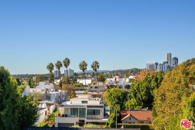 949 N Kings Road, West Hollywood CA: https://media.crmls.org/mediaz/0f2638cd-4657-43c3-808c-2fb1fad1ff3d.jpg