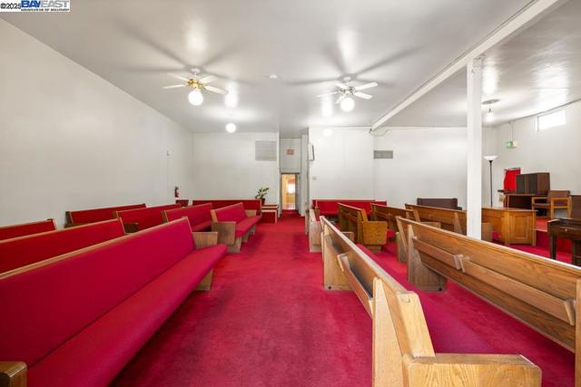 3003 School St, Oakland CA: https://media.crmls.org/mediaz/0f268239-c384-4176-88f3-209f1afae46a.jpg
