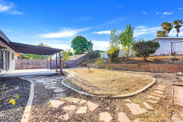 9058 Inverness Rd, Santee CA: https://media.crmls.org/mediaz/0f269927-97d1-431c-8cce-d4b35254a48f.jpg