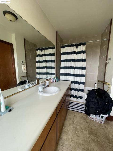 290 Park View Terrace, Oakland CA: https://media.crmls.org/mediaz/0f26d101-06ce-412b-9328-df9e13769e85.jpg