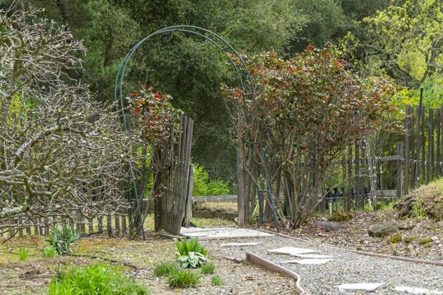 18101 Idylwild Road, Los Gatos CA: https://media.crmls.org/mediaz/0f26dfa0-5b4e-4b40-b920-fa769db1ad3e.jpg