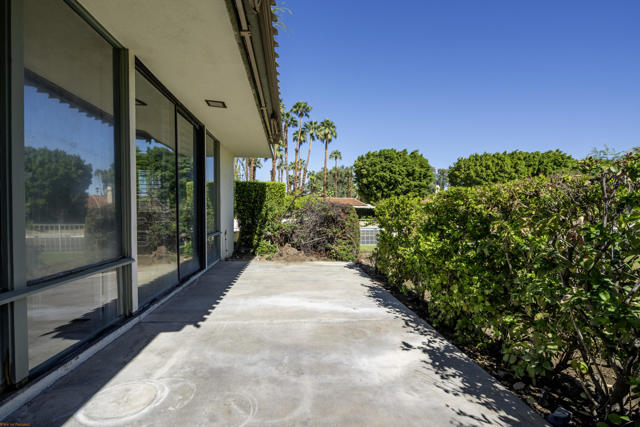 1000 Saint Thomas Circle, Palm Springs, CA 92264