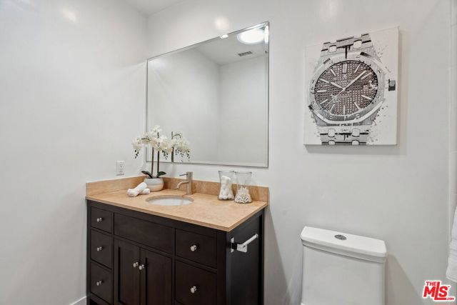 149 S Wetherly Drive, Beverly Hills CA: https://media.crmls.org/mediaz/0f275f3f-1a10-47aa-8452-5606a3f57637.jpg