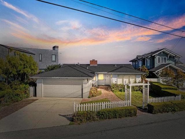 4750 Opal Cliff Drive, Santa Cruz CA: https://media.crmls.org/mediaz/0f285999-38e0-461b-a734-e942357c1fad.jpg