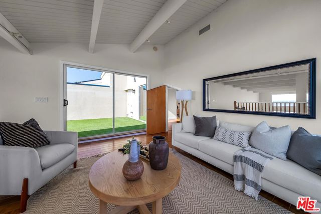 4 Lighthouse Street, Marina del Rey CA: https://media.crmls.org/mediaz/0f286d88-86be-42bc-aba6-8f23c39c51de.jpg