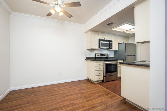 12015 Alta Carmel Ct, San Diego CA: https://media.crmls.org/mediaz/0f290554-61a9-42a2-88de-813030a91edc.jpg