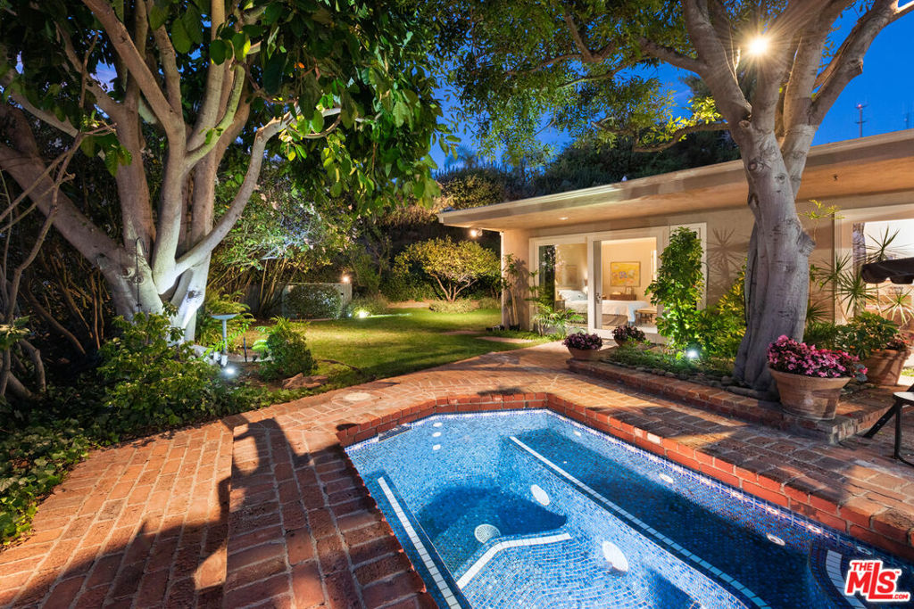 576 Chalette Drive