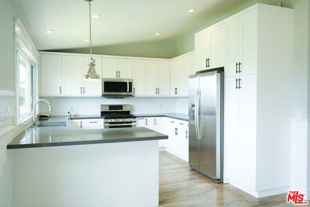 22224 Cass Avenue, Woodland Hills CA: https://media.crmls.org/mediaz/0f2a95fb-239f-4698-b3eb-76d5c795a518.jpg