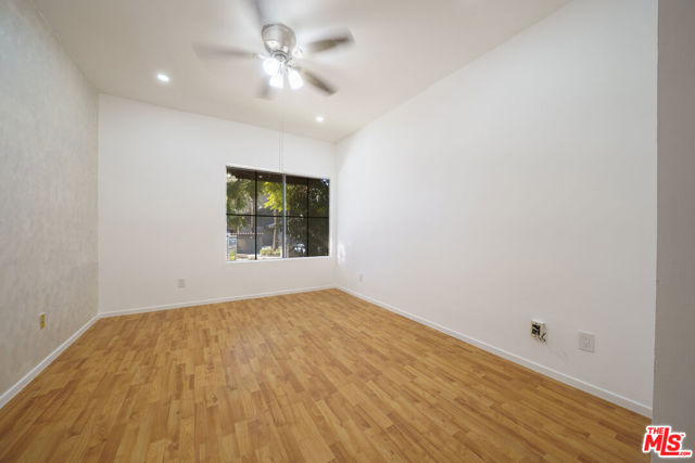 730 W 4th Street, Long Beach CA: https://media.crmls.org/mediaz/0f2abacb-aed4-4c8c-bd99-94daee8a407d.jpg