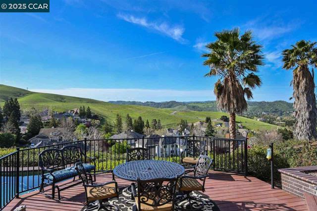 460 Silver Hollow Drive, Walnut Creek CA: https://media.crmls.org/mediaz/0f2b403e-1494-4652-8cf2-8fb97ae2dc82.jpg