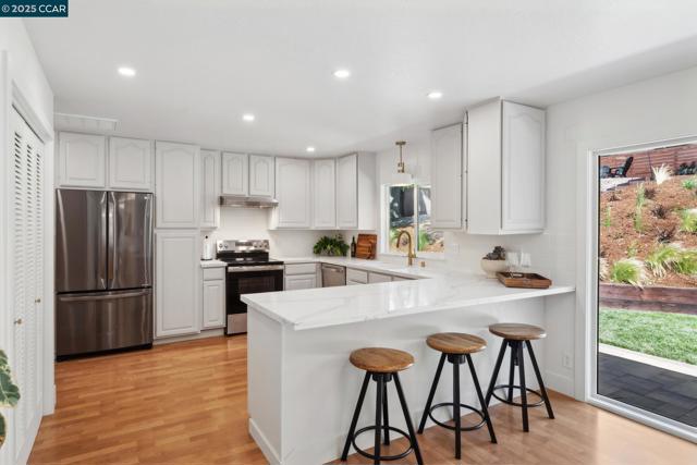 3739 Northridge Dr, Concord CA: https://media.crmls.org/mediaz/0f2c2009-39bc-4935-98da-29fcf11d85ee.jpg