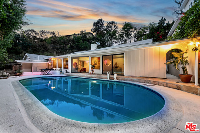 7495 Mulholland Drive, Los Angeles CA: https://media.crmls.org/mediaz/0f2c6de9-289e-4628-91bb-4c31360e3cea.jpg