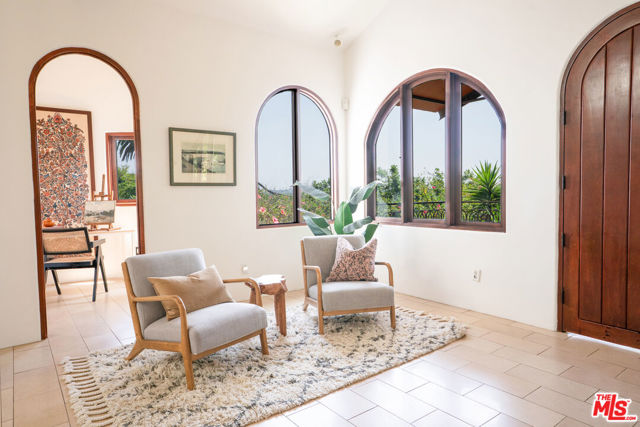 4559 E Rose Hill Drive, Los Angeles CA: https://media.crmls.org/mediaz/0f2caa81-e1e2-4aa4-a8b4-debf3c09ef57.jpg