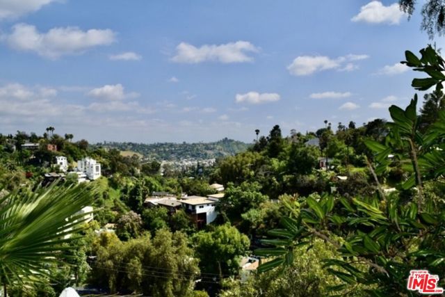 627 Dimmick Drive, Los Angeles CA: https://media.crmls.org/mediaz/0f2d525b-654e-4564-915c-7f9c6d168488.jpg