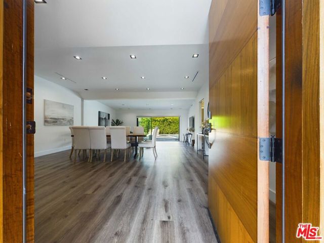 5109 Longridge Avenue, Sherman Oaks CA: https://media.crmls.org/mediaz/0f2e037b-1b23-4fc5-9212-d58403628d7d.jpg