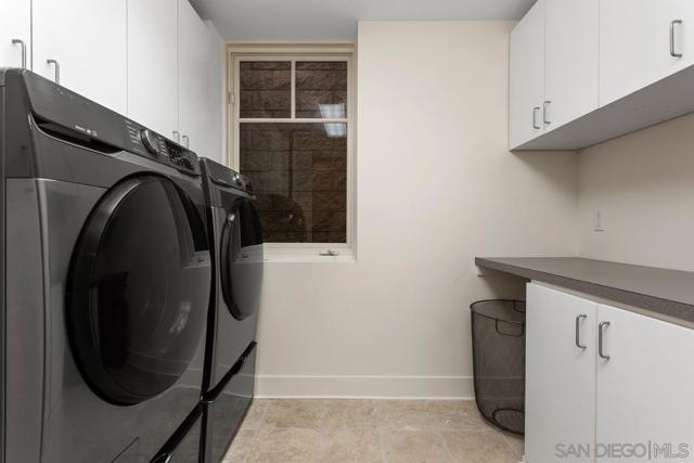 111 Little Orphan Aly, Del Mar CA: https://media.crmls.org/mediaz/0f2e41e4-ec2d-4796-a521-d12a12a957cc.jpg