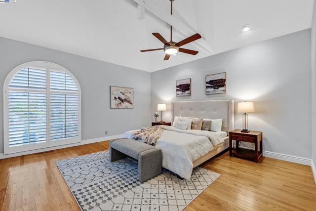 20340 Hunters Knls, Castro Valley CA: https://media.crmls.org/mediaz/0f2e6636-39c2-4507-bbc5-9649797dd0bb.jpg