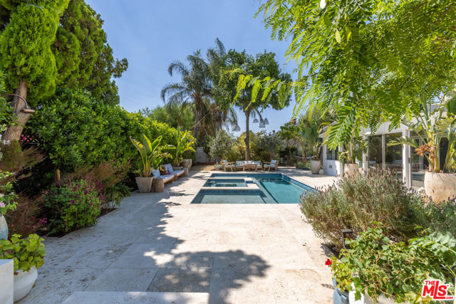 7442 Capps Avenue, Los Angeles CA: https://media.crmls.org/mediaz/0f2e7256-5d15-4b55-a30e-cfff1561dab3.jpg