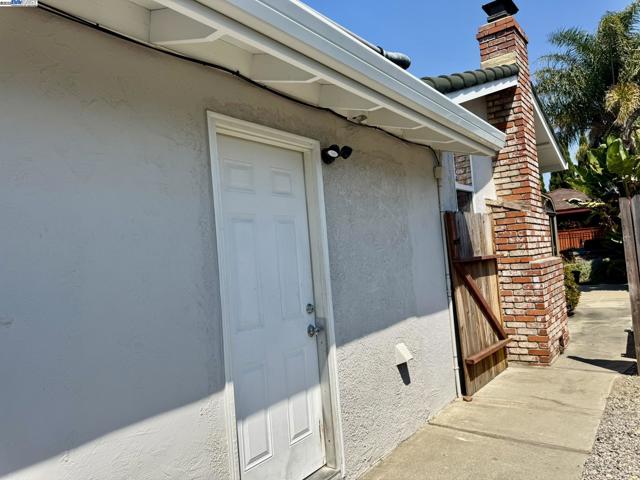4955 Swindon Pl, Newark CA: https://media.crmls.org/mediaz/0f2efc87-5737-4c9c-bc7a-216781d33154.jpg